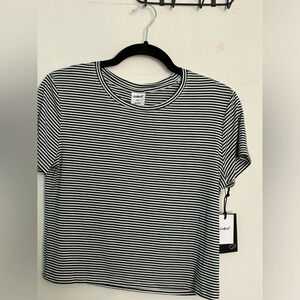 J.O & Co navy and white stripped short sleeve crop t shirt NWT size Medium‎